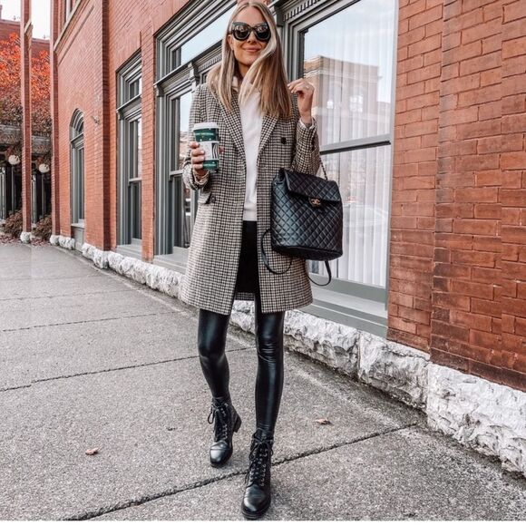 Spanx  faux leather high rise leggings in black glossy size M - Picture 4 of 9